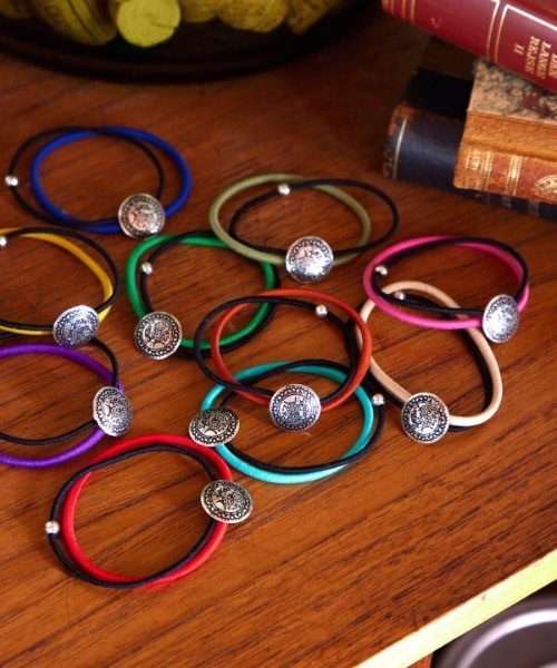 チャイハネ（チャイハネ）の「【チャイハネ】ノンパチ カラベラコンチョヘアゴム（ヘアゴム・レディース・ベージュ/パープル/ブルー/ターコイズブルー/オレンジ/イエロー/カーキ/グリーン/ピンク/レッド・FREE）」の12枚目の写真