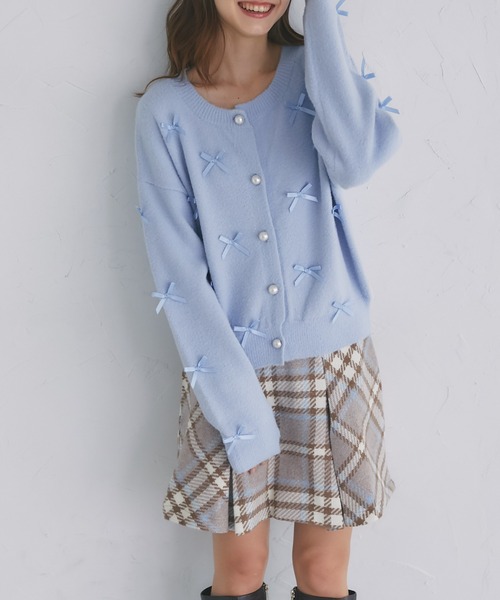 tocco closet(トッコ クローゼット)の「メニーリボンきらきらラメ入りフェザーニットカーディガン(カーディガン/ボレロ・レディース・ピンク/オフホワイト/ブルー・M)」の11枚目の写真