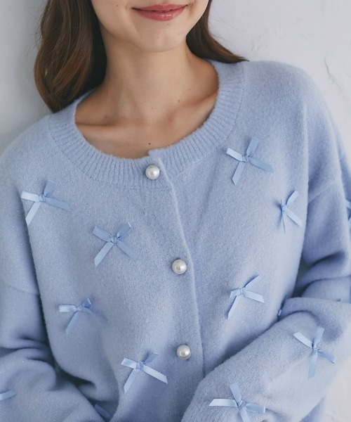 tocco closet(トッコ クローゼット)の「メニーリボンきらきらラメ入りフェザーニットカーディガン(カーディガン/ボレロ・レディース・ピンク/オフホワイト/ブルー・M)」の14枚目の写真