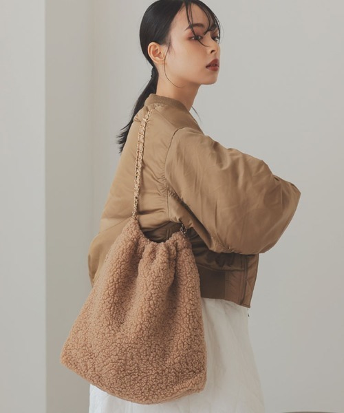 DONOBAN(ドノバン)の「ボアチェーンバッグ(ハンドバッグ・レディース・ブラック/ベージュ/ブラウン・ONESIZE)」の1枚目の写真