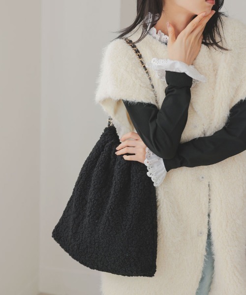 DONOBAN(ドノバン)の「ボアチェーンバッグ(ハンドバッグ・レディース・ブラック/ベージュ/ブラウン・ONESIZE)」の5枚目の写真