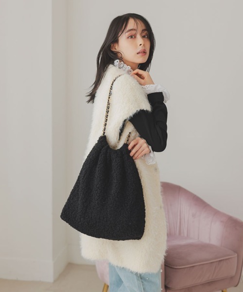 DONOBAN(ドノバン)の「ボアチェーンバッグ(ハンドバッグ・レディース・ブラック/ベージュ/ブラウン・ONESIZE)」の6枚目の写真