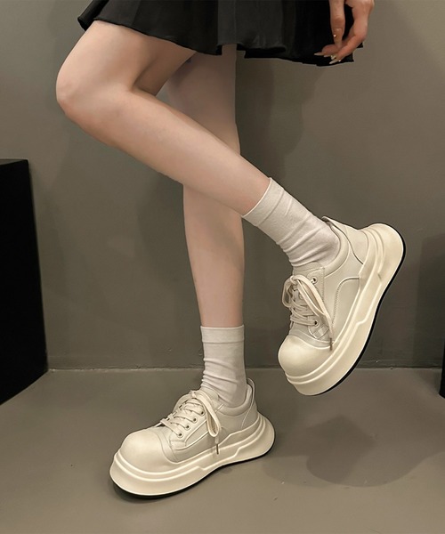 Lace Ladies(レースレディース)の「ボリューム ラウンドトゥ 厚底 レースアップ スニーカー(スニーカー・レディース・ブラック/シルバー/ホワイト・24cm/23.5cm/23cm/22.5cm/25cm/24.5cm)」の16枚目の写真