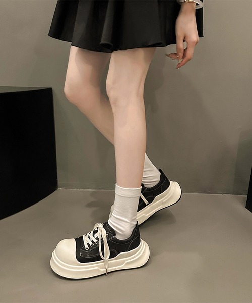 Lace Ladies(レースレディース)の「ボリューム ラウンドトゥ 厚底 レースアップ スニーカー(スニーカー・レディース・ブラック/シルバー/ホワイト・24cm/23.5cm/23cm/22.5cm/25cm/24.5cm)」の7枚目の写真