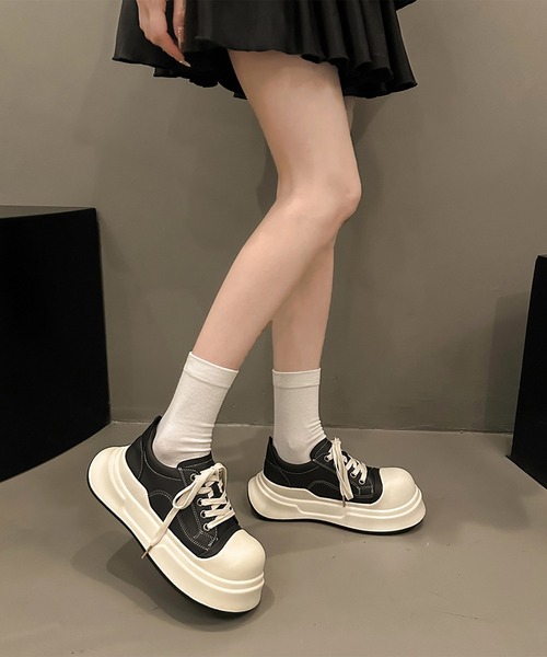 Lace Ladies(レースレディース)の「ボリューム ラウンドトゥ 厚底 レースアップ スニーカー(スニーカー・レディース・ブラック/シルバー/ホワイト・24cm/23.5cm/23cm/22.5cm/25cm/24.5cm)」の8枚目の写真
