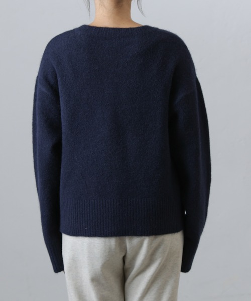 COLONY 2139(コロニートゥーワンスリーナイン)の「微起毛キーネックニットプルオーバー(ニット/セーター・レディース・ブラック/ライトグレー/グレー/レッド/ネイビー・FREE)」の20枚目の写真