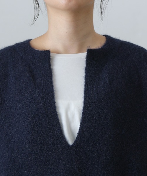 COLONY 2139(コロニートゥーワンスリーナイン)の「微起毛キーネックニットプルオーバー(ニット/セーター・レディース・ブラック/ライトグレー/グレー/レッド/ネイビー・FREE)」の19枚目の写真