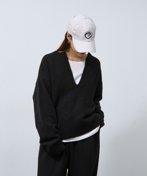 COLONY 2139(コロニートゥーワンスリーナイン)の「微起毛キーネックニットプルオーバー(ニット/セーター・レディース・ブラック/ライトグレー/グレー/レッド/ネイビー・FREE)」の15枚目の写真