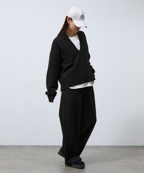 COLONY 2139(コロニートゥーワンスリーナイン)の「微起毛キーネックニットプルオーバー(ニット/セーター・レディース・ブラック/ライトグレー/グレー/レッド/ネイビー・FREE)」の11枚目の写真