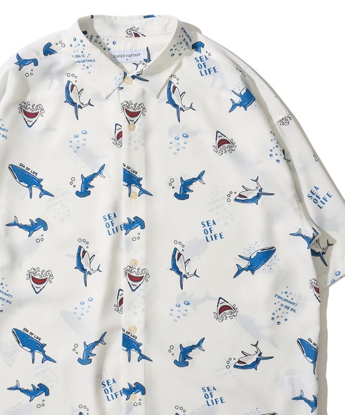 ADPOSION（アドポーション）の「接触冷感 イージーケア アニマル柄 ルーズシルエット半袖シャツ（シャツ/ブラウス・メンズ・ホワイト系1/ホワイト系2/ブルーグレー/ホワイト系3/ブラック系2/ブラック系4/ブルー/ホワイト系4/ブラック系1/ブラック系3/グリーン/ベージュ・MEDIUM/LARGE/X-LARGE）」の4枚目の写真
