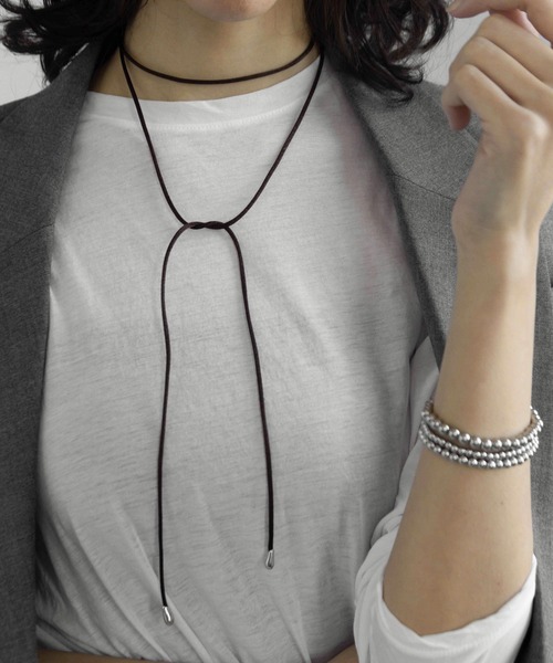 abaskdesign(アバスクデザイン)の「リボン チョーカー コードネックレス(チョーカー・レディース・ブラウン/ブラック・FREE)」の2枚目の写真