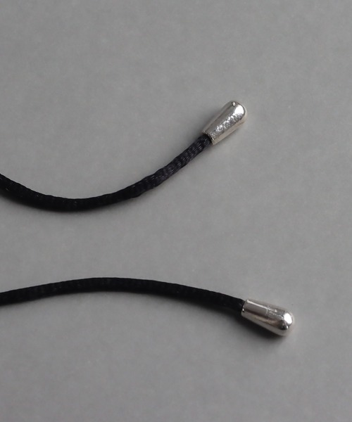 abaskdesign(アバスクデザイン)の「リボン チョーカー コードネックレス(チョーカー・レディース・ブラウン/ブラック・FREE)」の5枚目の写真