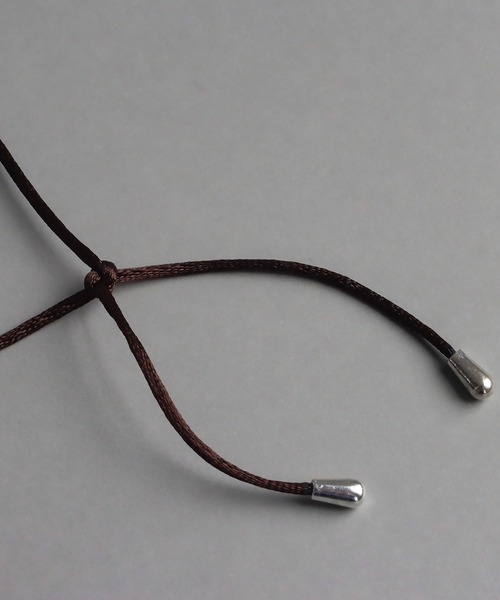 abaskdesign(アバスクデザイン)の「リボン チョーカー コードネックレス(チョーカー・レディース・ブラウン/ブラック・FREE)」の7枚目の写真