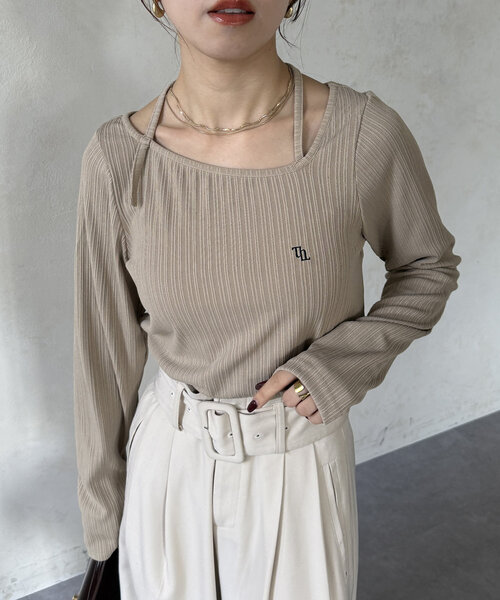 Thevon(ゼボン)の「アシメネックホルター刺繍ロゴプルオーバー(Tシャツ/カットソー・レディース・ブラック/オフホワイト/ベージュ・FREE)」の3枚目の写真