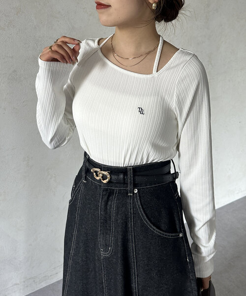 Thevon(ゼボン)の「アシメネックホルター刺繍ロゴプルオーバー(Tシャツ/カットソー・レディース・ブラック/オフホワイト/ベージュ・FREE)」の4枚目の写真