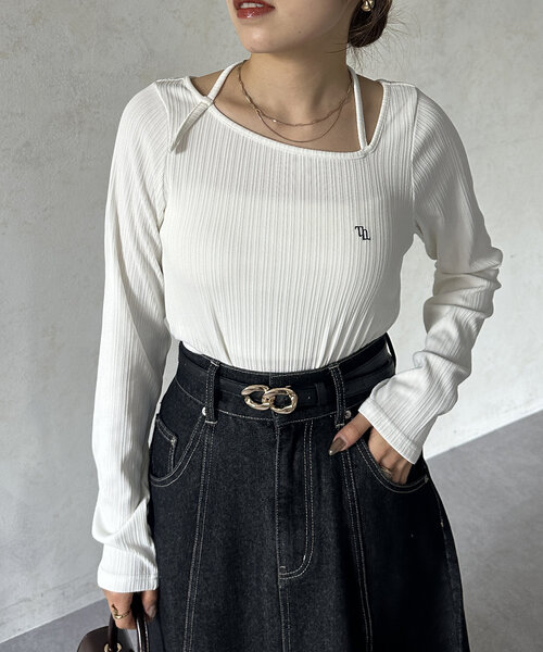 Thevon(ゼボン)の「アシメネックホルター刺繍ロゴプルオーバー(Tシャツ/カットソー・レディース・ブラック/オフホワイト/ベージュ・FREE)」の8枚目の写真