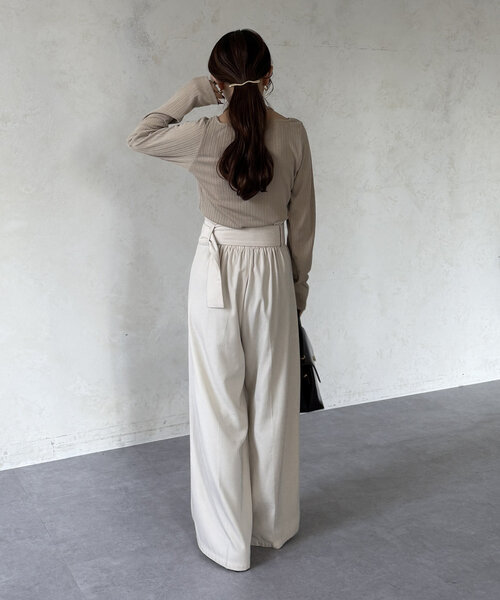 Thevon(ゼボン)の「アシメネックホルター刺繍ロゴプルオーバー(Tシャツ/カットソー・レディース・ブラック/オフホワイト/ベージュ・FREE)」の16枚目の写真