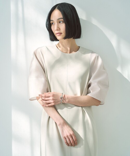 UNFILO(アンフィーロ)の「【VERY×UNFILOコラボ】BEAUTY MOVE シアースリーブ ワンピース(ワンピース・レディース・アイボリー系2/ネイビー系2/ブラック系2・X-LARGE)」の8枚目の写真