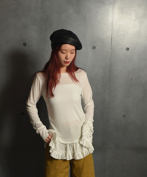 ビビッドレディ VIVIDLADY 裾フリル 半袖Tシャツ スリムフィット （ホワイト） ビビッドレディ VIVIDLADY 裾フリル 半袖Tシャツ スリムフィット