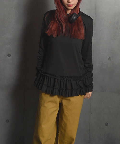 VIVID LADY(ビビッドレディー)の「裾フリル スリムロングT / Ruffled hem slim long T-shirt(Tシャツ/カットソー・レディース・アイボリー/ブラック・FREE)」の6枚目の写真