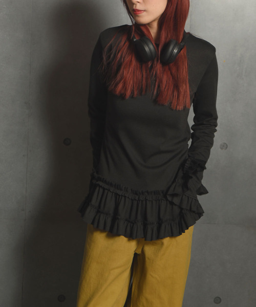VIVID LADY(ビビッドレディー)の「裾フリル スリムロングT / Ruffled hem slim long T-shirt(Tシャツ/カットソー・レディース・アイボリー/ブラック・FREE)」の7枚目の写真