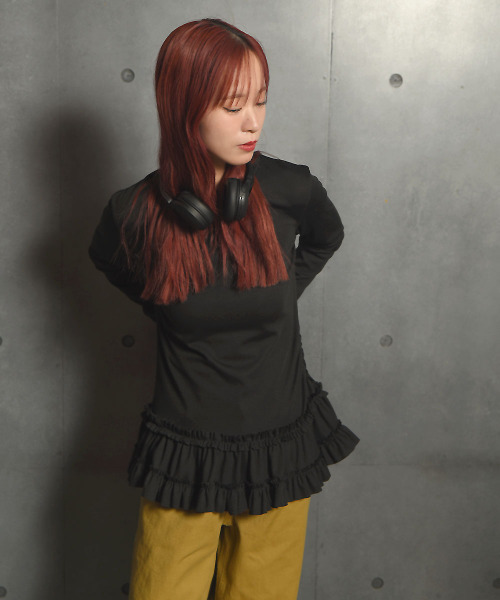 VIVID LADY(ビビッドレディー)の「裾フリル スリムロングT / Ruffled hem slim long T-shirt(Tシャツ/カットソー・レディース・アイボリー/ブラック・FREE)」の8枚目の写真