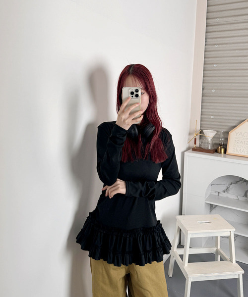 VIVID LADY(ビビッドレディー)の「裾フリル スリムロングT / Ruffled hem slim long T-shirt(Tシャツ/カットソー・レディース・アイボリー/ブラック・FREE)」の15枚目の写真
