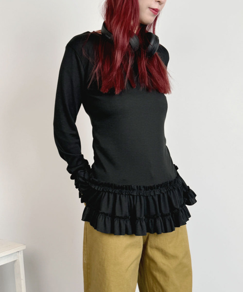 VIVID LADY(ビビッドレディー)の「裾フリル スリムロングT / Ruffled hem slim long T-shirt(Tシャツ/カットソー・レディース・アイボリー/ブラック・FREE)」の16枚目の写真
