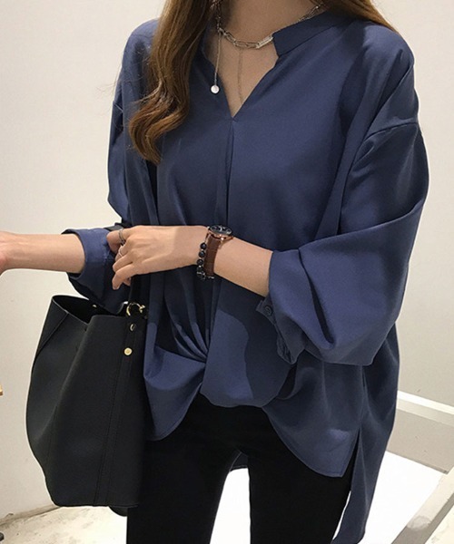 SallyLunn(サリーラン)の「【オンオフ活躍】Vネックシャツブラウス(シャツ/ブラウス・レディース・ネイビー/ホワイト・LARGE/MEDIUM)」の2枚目の写真