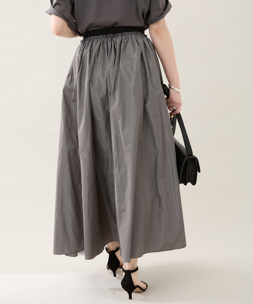 VERMEIL par iena（ヴェルメイユパーイエナ）の「グログランゴム タフタスカート（スカート・レディース・チャコールグレー/ネイビー・36/38）」の9枚目の写真