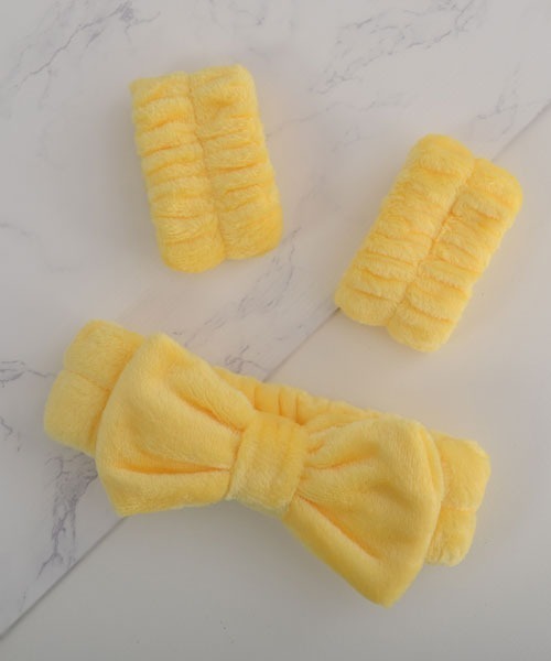 VIBGYOR Women（ヴィブジョー　ウィメン）の「【float】もこもこ ふわふわ リボン ヘアバンド【2点セット/10色展開】(リストバンド付き)（ヘアバンド・レディース・ホワイト/ピンク/パープル/イエロー/グレイッシュベージュ/ライトブルー/ベビーピンク/オフホワイト/グレー/ブラック/グレー系・FREE）」の9枚目の写真