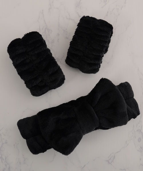 VIBGYOR Women（ヴィブジョー　ウィメン）の「【float】もこもこ ふわふわ リボン ヘアバンド【2点セット/10色展開】(リストバンド付き)（ヘアバンド・レディース・ホワイト/ピンク/パープル/イエロー/グレイッシュベージュ/ライトブルー/ベビーピンク/オフホワイト/グレー/ブラック/グレー系・FREE）」の3枚目の写真