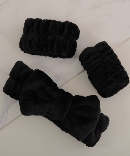 VIBGYOR Women（ヴィブジョー　ウィメン）の「【float】もこもこ ふわふわ リボン ヘアバンド【2点セット/10色展開】(リストバンド付き)（ヘアバンド・レディース・ホワイト/ピンク/パープル/イエロー/グレイッシュベージュ/ライトブルー/ベビーピンク/オフホワイト/グレー/ブラック/グレー系・FREE）」の17枚目の写真