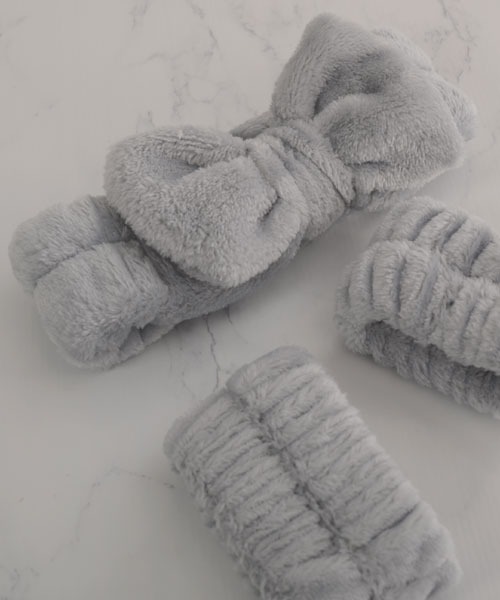 VIBGYOR Women（ヴィブジョー　ウィメン）の「【float】もこもこ ふわふわ リボン ヘアバンド【2点セット/10色展開】(リストバンド付き)（ヘアバンド・レディース・ホワイト/ピンク/パープル/イエロー/グレイッシュベージュ/ライトブルー/ベビーピンク/オフホワイト/グレー/ブラック/グレー系・FREE）」の20枚目の写真