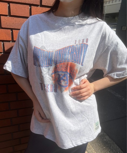 DISCUS ATHLETIC（ディスカス　アスレチック）の「【DISCUS ATHLETIC/ディスカス アスレチック】DISCUS ATHLETIC×U.S.COLLEGEルーズカレッジT シャツ（Tシャツ/カットソー・レディース・ホワイト系6/ブラック系3/ホワイト系7/ブラウン/ブラック系1/ホワイト系4/ホワイト系5/グリーン系2/ホワイト系1/ブラック系2/ネイビー系2/ホワイト系8/ホワイト系2/グリーン系1/ホワイト系3/ネイビー系1・M/L）」の5枚目の写真