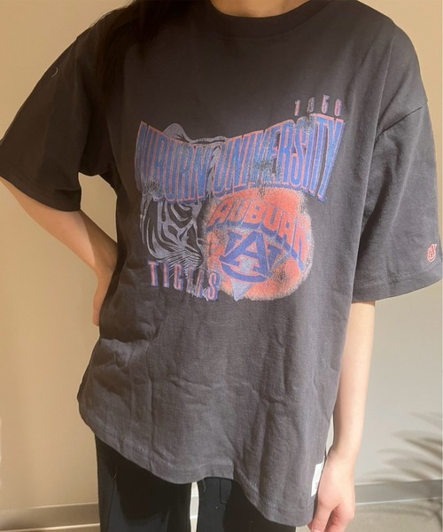 DISCUS ATHLETIC（ディスカス　アスレチック）の「【DISCUS ATHLETIC/ディスカス アスレチック】DISCUS ATHLETIC×U.S.COLLEGEルーズカレッジT シャツ（Tシャツ/カットソー・レディース・ホワイト系6/ブラック系3/ホワイト系7/ブラウン/ブラック系1/ホワイト系4/ホワイト系5/グリーン系2/ホワイト系1/ブラック系2/ネイビー系2/ホワイト系8/ホワイト系2/グリーン系1/ホワイト系3/ネイビー系1・M/L）」の10枚目の写真