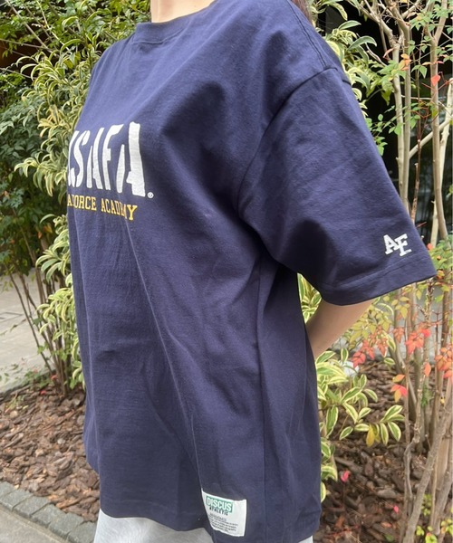 DISCUS ATHLETIC（ディスカス　アスレチック）の「【DISCUS ATHLETIC/ディスカス アスレチック】DISCUS ATHLETIC×U.S.COLLEGEルーズカレッジT シャツ（Tシャツ/カットソー・レディース・ホワイト系6/ブラック系3/ホワイト系7/ブラウン/ブラック系1/ホワイト系4/ホワイト系5/グリーン系2/ホワイト系1/ブラック系2/ネイビー系2/ホワイト系8/ホワイト系2/グリーン系1/ホワイト系3/ネイビー系1・M/L）」の21枚目の写真