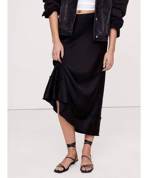 Banana Republic(バナナリパブリック)の「イタリアンレザー ストラッピー キトゥンヒールサンダル(サンダル・レディース・ブラック/ブラウン・6/7/8/6.5/7.5/5.5)」の6枚目の写真