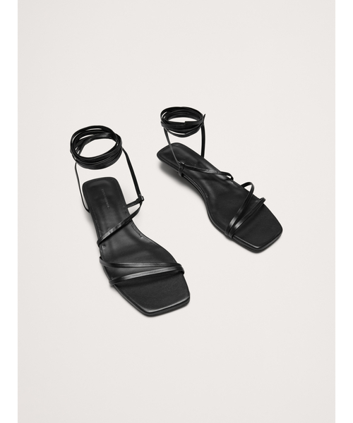 Banana Republic(バナナリパブリック)の「イタリアンレザー ストラッピー キトゥンヒールサンダル(サンダル・レディース・ブラック/ブラウン・6/7/8/6.5/7.5/5.5)」の7枚目の写真