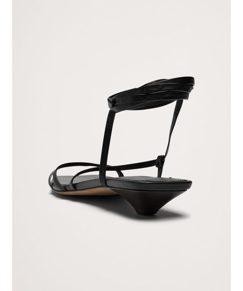 Banana Republic(バナナリパブリック)の「イタリアンレザー ストラッピー キトゥンヒールサンダル(サンダル・レディース・ブラック/ブラウン・6/7/8/6.5/7.5/5.5)」の4枚目の写真