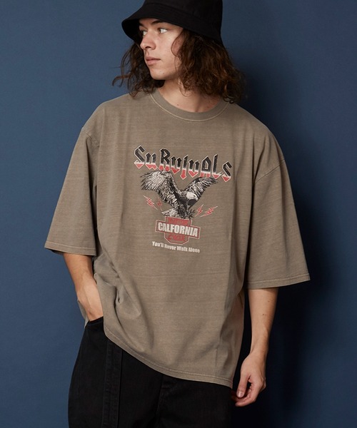 unrelaxing（アンリラクシング）の「ヴィンテージライク 古着風 綿100％ピグメント加工TプリントTシャツ（Tシャツ/カットソー・メンズ・ブラウン系5/ベージュ系3/その他23/ブラウン系1/その他25/ブラウン系4/ブラウン系7/ベージュ系5・LARGE/X-LARGE/MEDIUM）」の2枚目の写真
