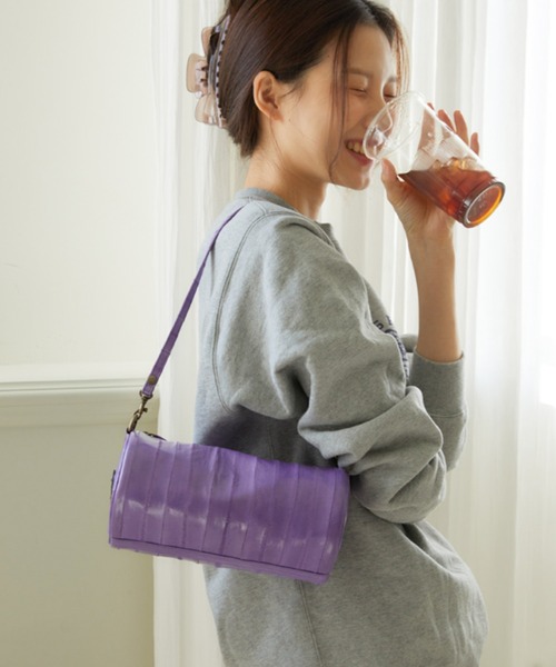 double quotes(ダブルクオーツ)の「「double quotes/ダブルクオーツ」バターラウンドショルダーバッグ(ショルダーバッグ・レディース・ベージュ/ブラック/タン/パープル/グリーン/ピンク/レッド/ライム・ONE SIZE)」の6枚目の写真