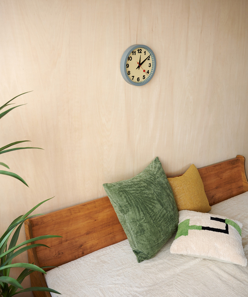 journal standard Furniture （ジャーナルスタンダードファニチャー）の「BOLD FONT WALL CLOCK　掛け時計（置時計・レディース・チャコールグレー・FREE）」の12枚目の写真