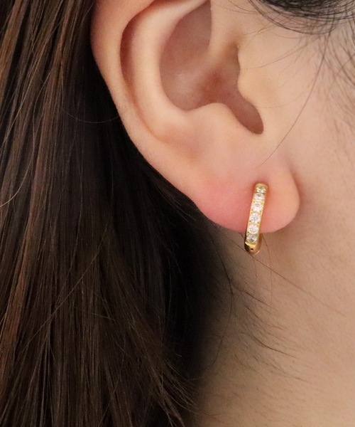 VATSURICA（バツリカ）の「〈VATSURICA〉金属アレルギー対応 / サージカルステンレス / キュービックジルコニア フープ ワンタッチイヤリング（イヤリング・レディース・ゴールド/シルバー・FREE）」の3枚目の写真