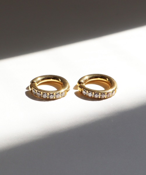 VATSURICA（バツリカ）の「〈VATSURICA〉金属アレルギー対応 / サージカルステンレス / キュービックジルコニア フープ ワンタッチイヤリング（イヤリング・レディース・ゴールド/シルバー・FREE）」の10枚目の写真