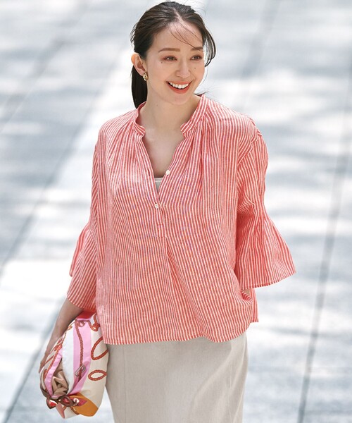 23区 S(ニジュウサンクチイサイサイズ)の「【洗える】LIBECO タックスリーブ シャツ(シャツ/ブラウス・レディース・ダークブラウン系1/ベージュ系/ダークグリーン系1/ネイビー系/ふじ色系1/ローズ系/オレンジ系1/ホワイト系・32)」の8枚目の写真
