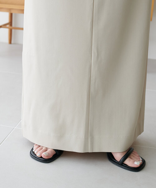 DISCOAT（ディスコート）の「裾スリットナロースカ-ト《WEB限定カラーあり》（スカート・レディース・ブラック/ライトグレー/アイボリー/グレー・SMALL/MEDIUM/LARGE）」の6枚目の写真