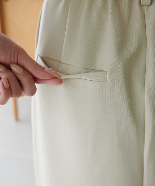 DISCOAT（ディスコート）の「裾スリットナロースカ-ト《WEB限定カラーあり》（スカート・レディース・ブラック/ライトグレー/アイボリー/グレー・SMALL/MEDIUM/LARGE）」の8枚目の写真