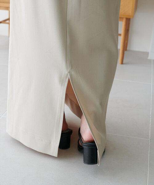 DISCOAT（ディスコート）の「裾スリットナロースカ-ト《WEB限定カラーあり》（スカート・レディース・ブラック/ライトグレー/アイボリー/グレー・SMALL/MEDIUM/LARGE）」の9枚目の写真