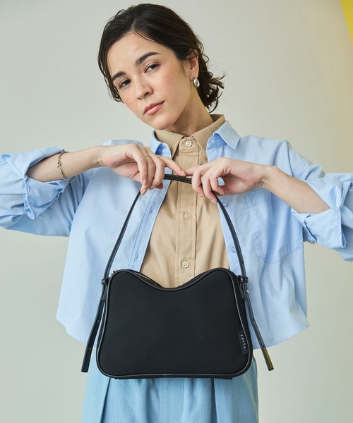EDITA.（エディータ）の「ネオプレン カーブライン ハンドバッグ　おしゃれ / 個性的（ハンドバッグ・レディース・サックスブルー/ブラック・FREE）」の4枚目の写真
